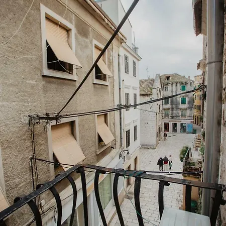 Old Town Apartment *